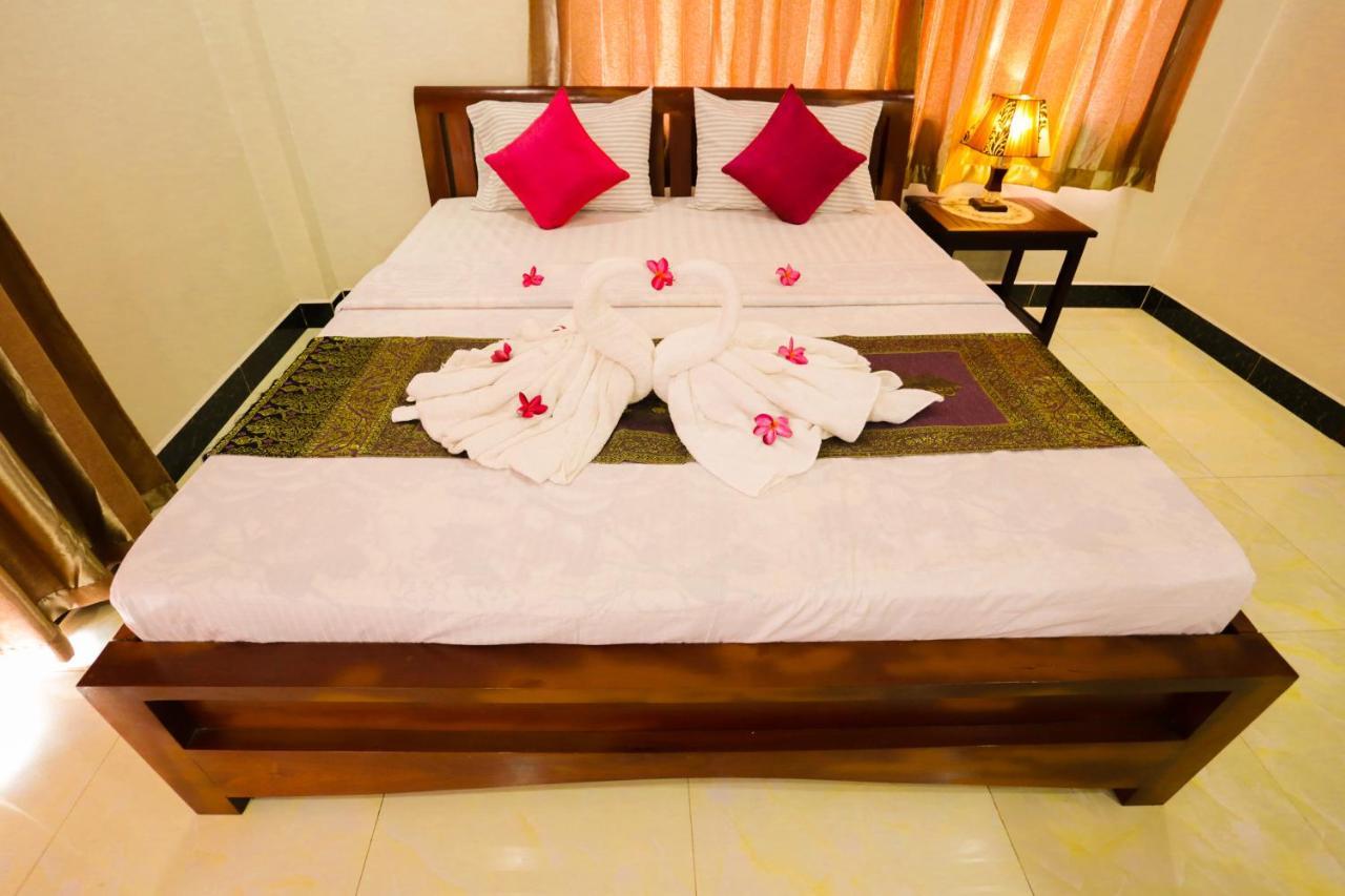 Blue Diamond Hostel Battambang Exterior photo